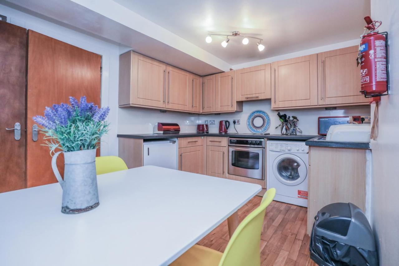 Beautiful 1-Bed Apartment Near Castle Edinburgh Exterior photo