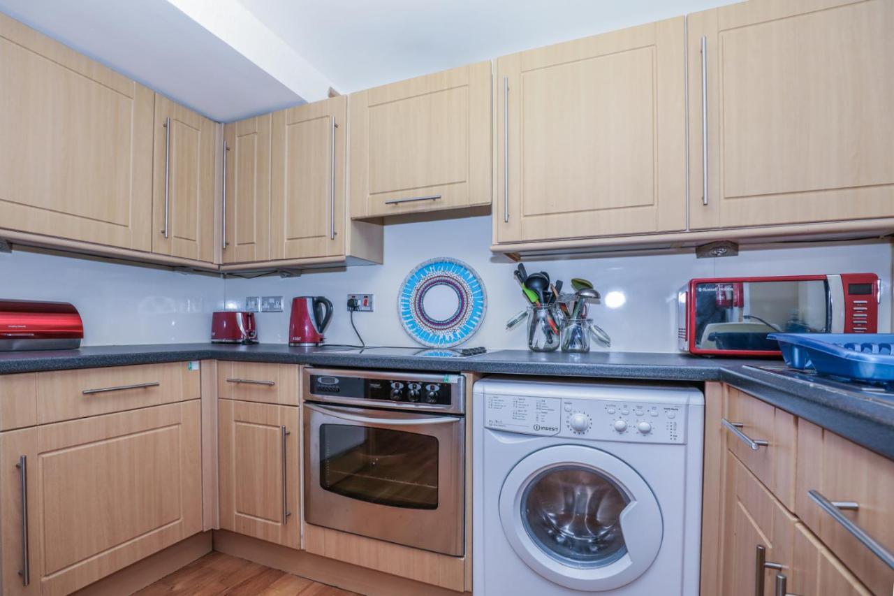 Beautiful 1-Bed Apartment Near Castle Edinburgh Exterior photo
